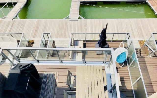 Friday Harbour Resort