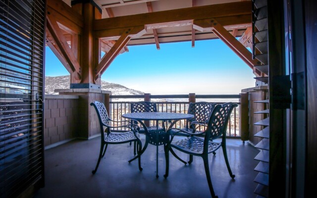 Canyon Base Condos by Lespri