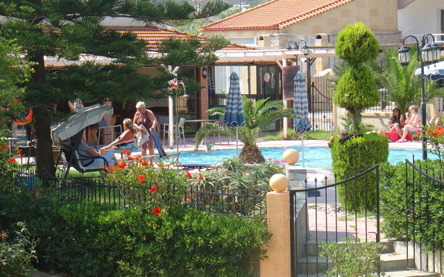 Lyristis Dinos Studios & Apartments