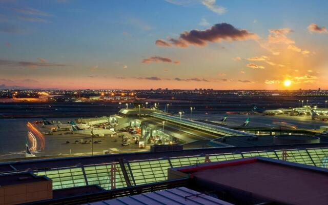 Sheraton Gateway Hotel In Toronto International Airport