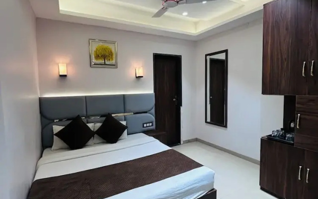 Hotel Care Residency By OYO Rooms