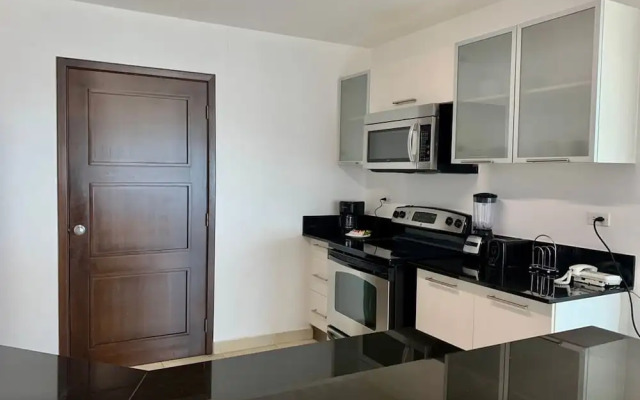 Mar Rojo I 2 Bedroom in Costa del Este