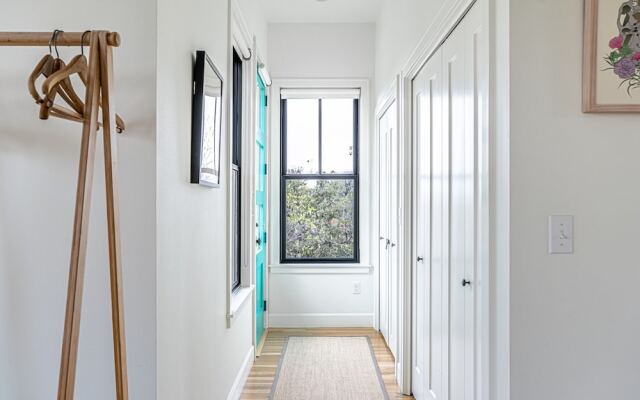 Rooftop Deck 5 Mins to Downtown