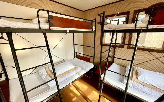 Iza Kamakura Guest House & Bar - Hostel – Guest Rooms – Kamakura