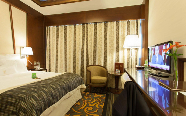 Metropolis Hotel