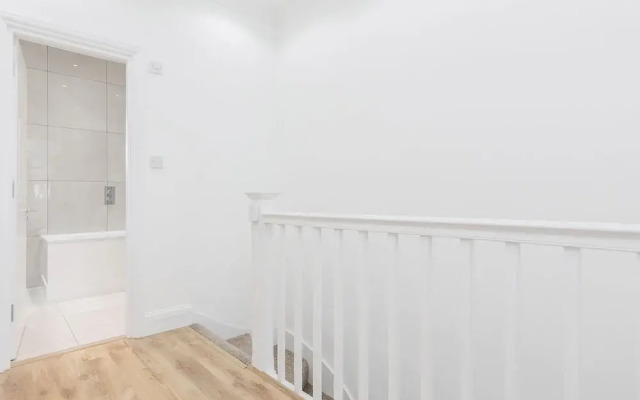 Modern & Spacious 3BR Terraced House