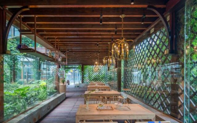 Hangzhou Binjiang Maison New Century Hotel