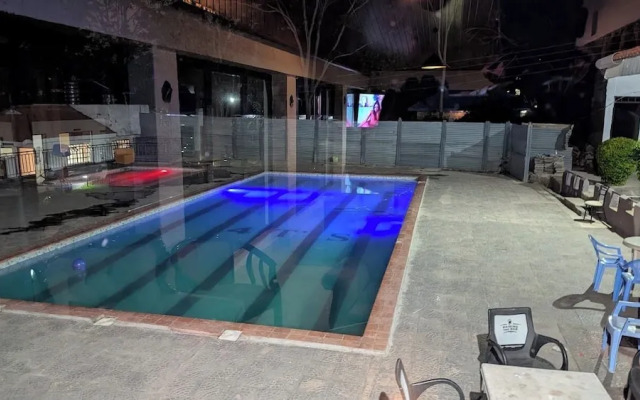 4 Tee's Hotel Rongai