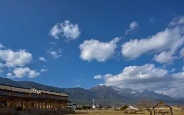 SK Snow Mountain View Garden Hostel