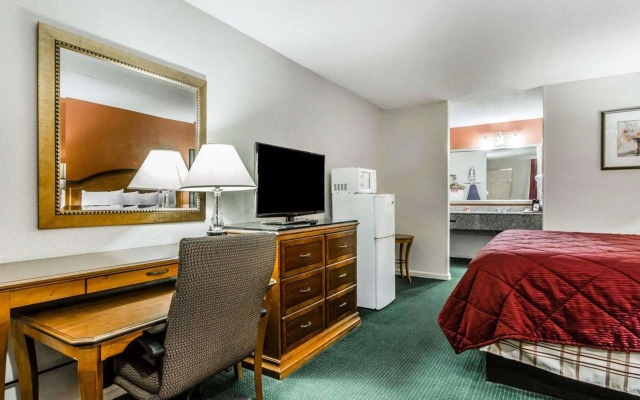 Econo Lodge Inn & Suites Enterprise