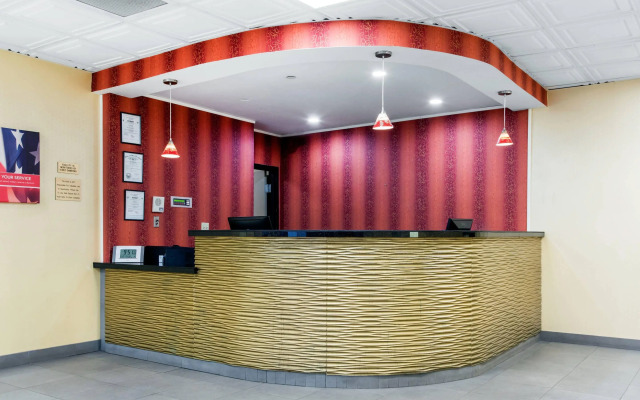 Quality Inn & Suites Charleston - Civic Center