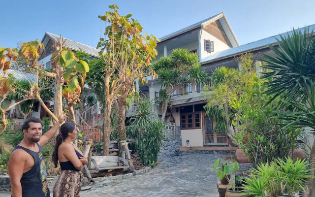 Sawasdee Sichang Resort