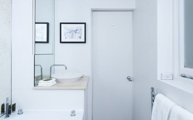 Stylish and Spacious 2BR House in Hammersmith