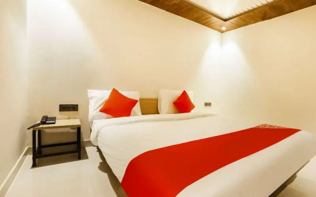 Collection O  80122 Pitampura Residency