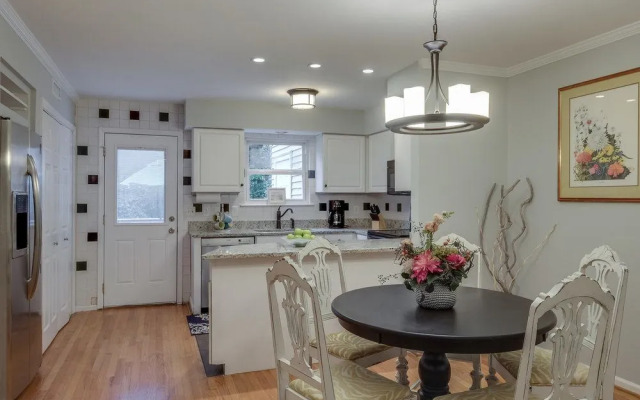 2Br Chic Nashville Townhouse by RedAwning