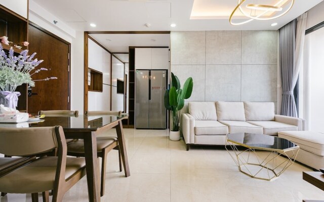 Canh Apartment in Vinhome Skylake