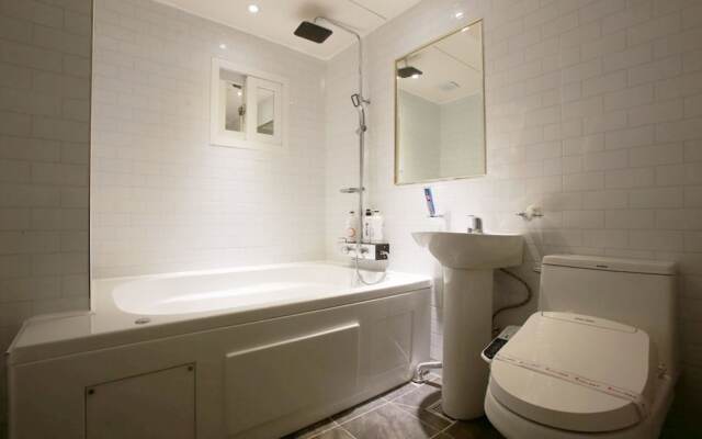 Hotel Six