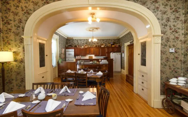 Homeport Historic Bed & Breakfast/Inn c 1858