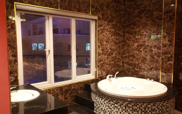 Lotus Hotel - The Cupid Room