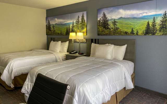 Clarion Pointe - Greensboro Coliseum Area