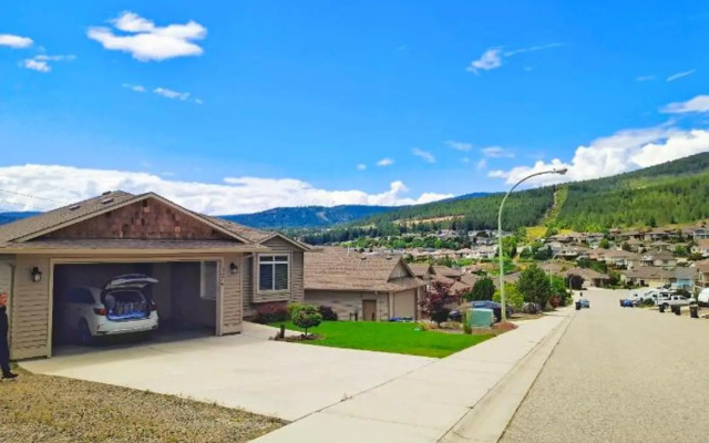 Peaceful and Spacious Lake View