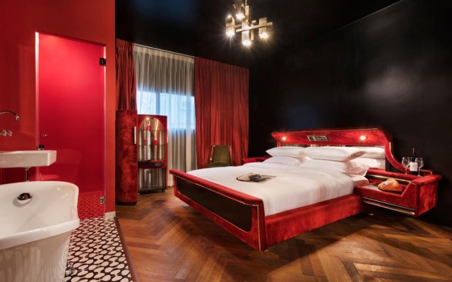 Scarlet Hotel