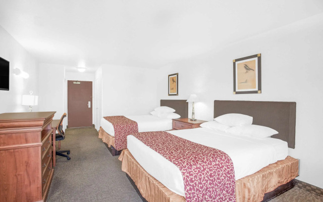 Super 8 By Wyndham Wheeling/Saint Clairsville Oh Area