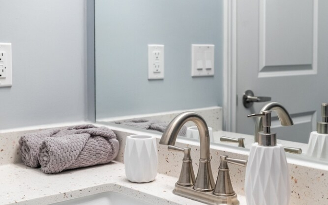 GLOBALSTAY. Modern Townhomes on Lake Ontario