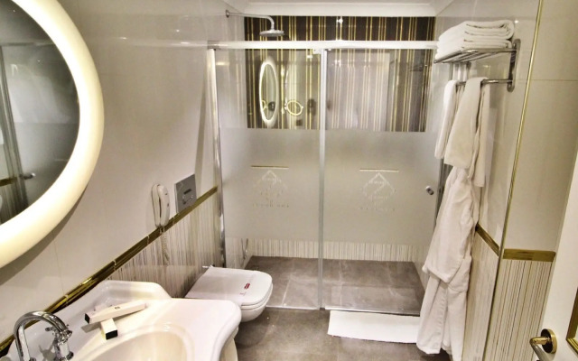 Azka Hotel