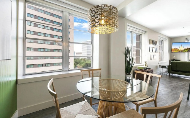 NOLA Charm Luxury 4-Bed Retreat Steps from French Quarter