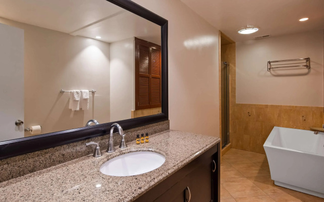 Best Western Plus Coastline Inn