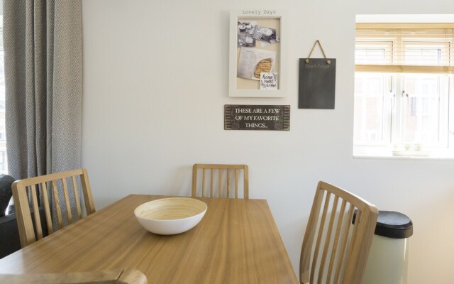 The Rectory Apartment + Free Parking