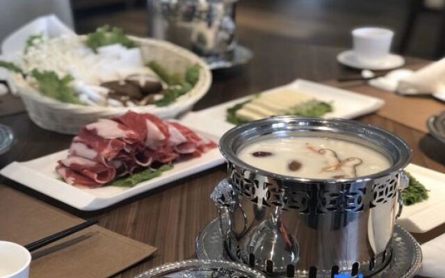 Ander Lake Hentique Hotel