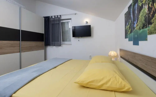 Apartment Mia - Two Bedroom Apartment With Balcony