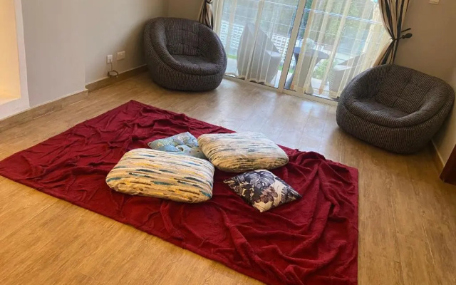 ROJO’s FULLY-FURNISHED 3-BEDROOM CONDO