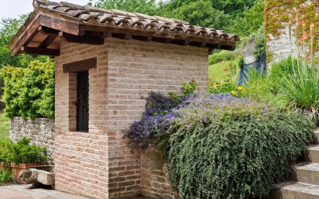 Villa in Belforte All'isauro With Pool