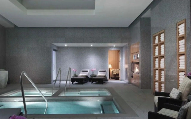 Premium Suite w/balcony at The Signature