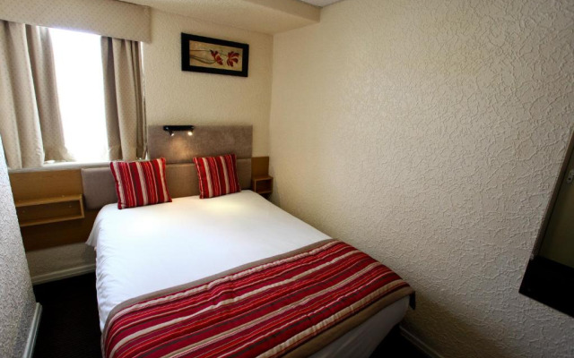 Clifton Court Metro Hotel