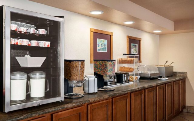 Ramada by Wyndham Mesa Downtown