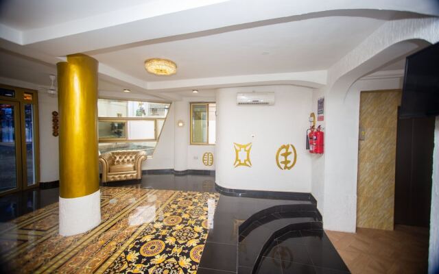 Gold Plaza Hotel