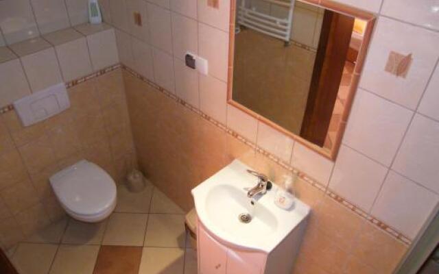 Pokoje Gościnne "Pod Klonem"