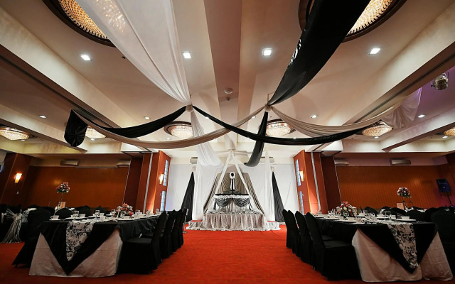 Paseo Premiere Hotel