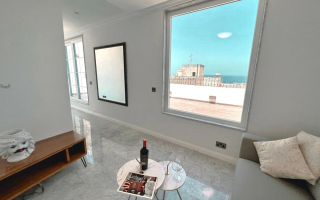 Sea View Penthouse - Spacious Terraces