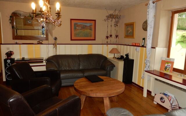 Spacious Holiday Home With Sauna in Celles-sur-plaine