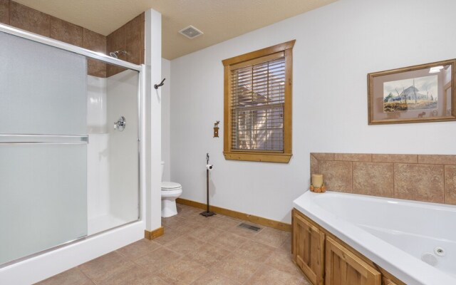 Grey Moose Lodge w/ Amenities Access!