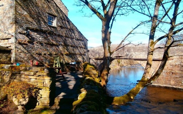 Riverside B & B