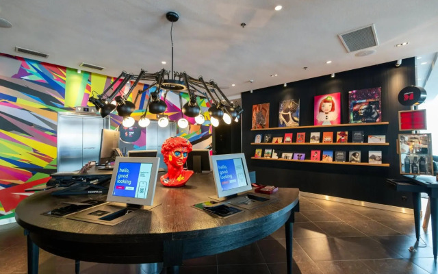 citizenM Paris la Défense