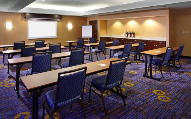 Courtyard by Marriott Columbus Airport