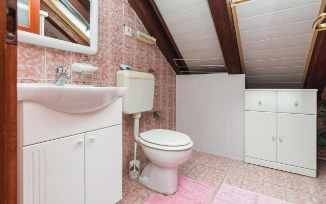 Amazing Home in Kozino With Wifi and 5 Bedrooms