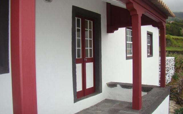 Casa das Pedras Altas